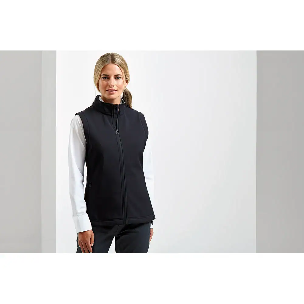 Windchecker Dame Resirkulert Softshell Vest vist på modell